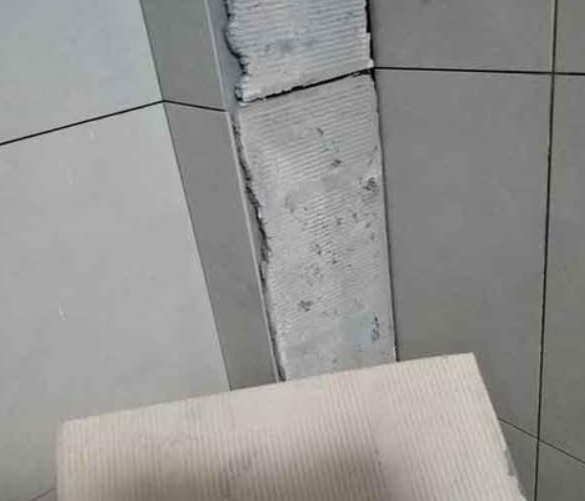 湘潭市瓷砖空鼓维修公司分享下厨房瓷砖脱落的补救措施。